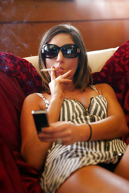 女性と煙草は、ハードオンを作る。
 #22962699