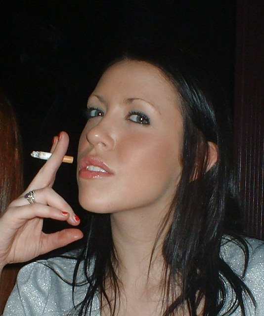 女性と煙草は、ハードオンを作る。
 #22962716