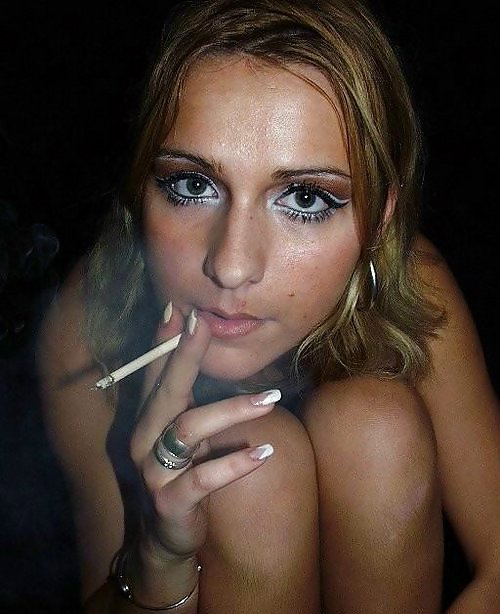 女性と煙草は、ハードオンを作る。
 #22962751