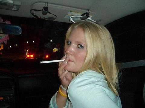 女性と煙草は、ハードオンを作る。
 #22962766