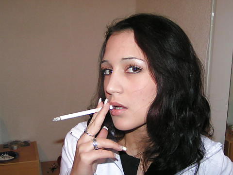 Les Femmes Et Les Cigarettes Font Dur. #22962771