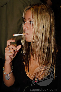 Frauen Und Zigaretten Machen Hart An. #22962850