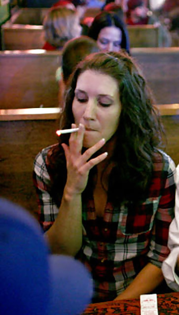 女性と煙草は、ハードオンを作る。
 #22962870