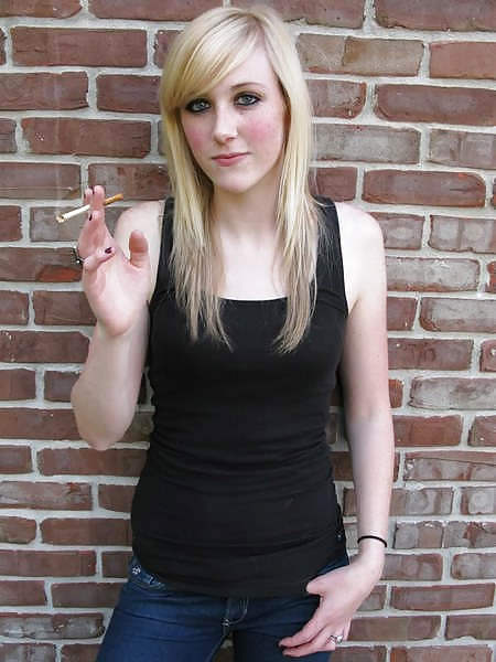 女性と煙草は、ハードオンを作る。
 #22962882