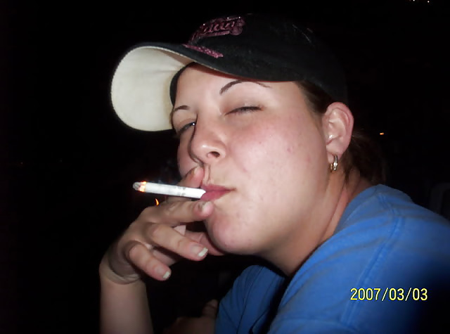女性と煙草は、ハードオンを作る。
 #22962985