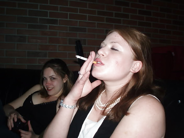 Les Femmes Et Les Cigarettes Font Dur. #22962992
