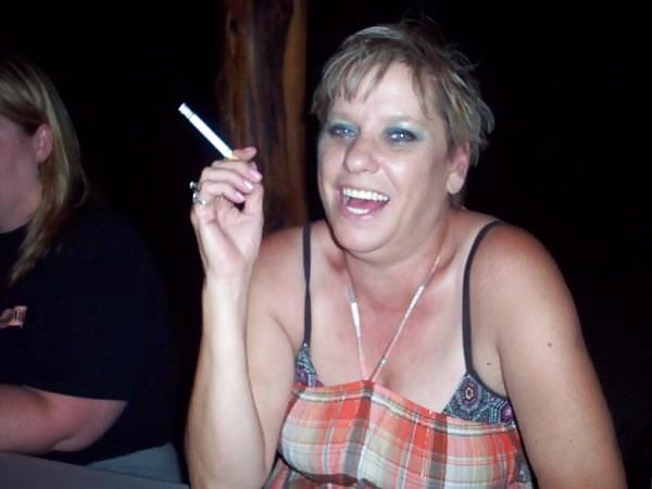 Frauen Und Zigaretten Machen Hart An. #22962999