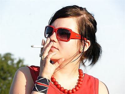 女性と煙草は、ハードオンを作る。
 #22963073
