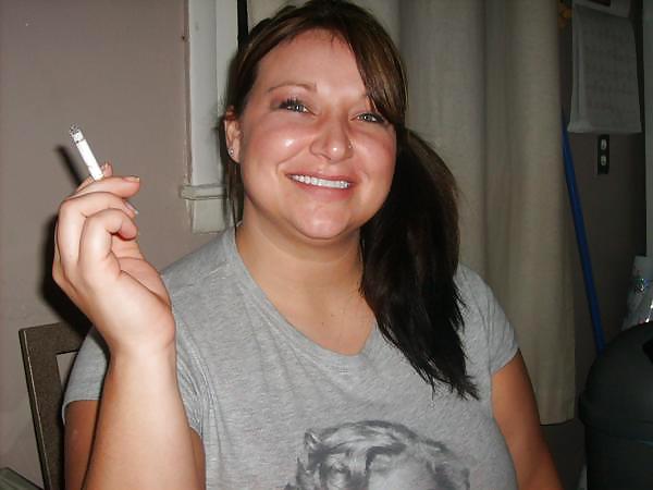 女性と煙草は、ハードオンを作る。
 #22963084