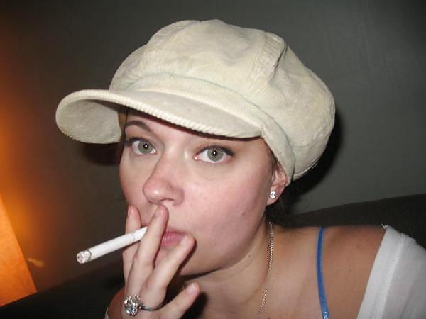 女性と煙草は、ハードオンを作る。
 #22963143