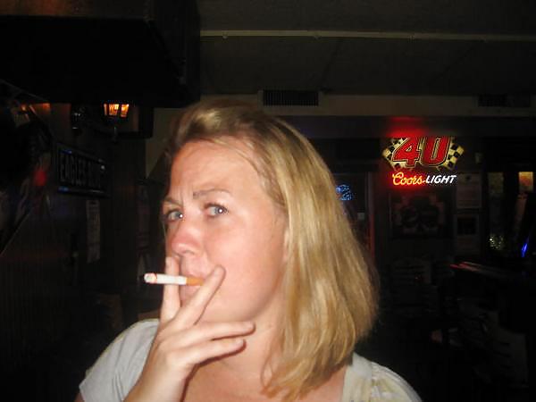 女性と煙草は、ハードオンを作る。
 #22963154