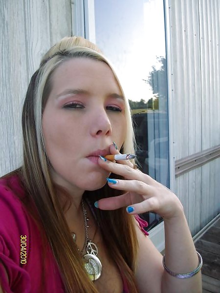 女性と煙草は、ハードオンを作る。
 #22963166