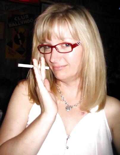 女性と煙草は、ハードオンを作る。
 #22963206