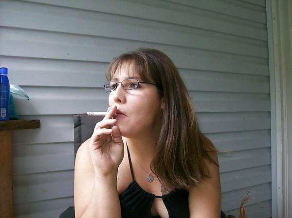女性と煙草は、ハードオンを作る。
 #22963232