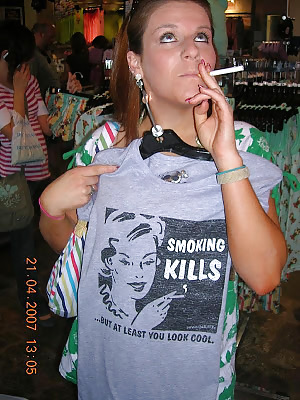 女性と煙草は、ハードオンを作る。
 #22963471