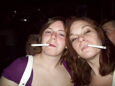 Frauen Und Zigaretten Machen Hart An. #22963588