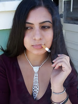 女性と煙草は、ハードオンを作る。
 #22963831