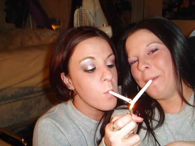 女性と煙草は、ハードオンを作る。
 #22963912
