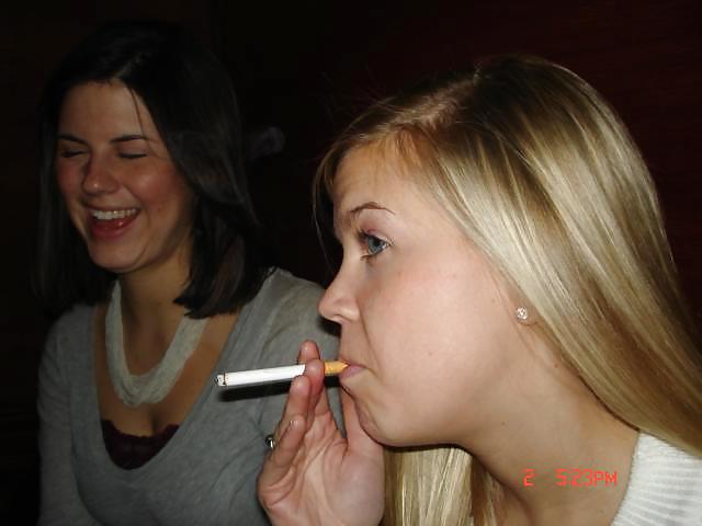Les Femmes Et Les Cigarettes Font Dur. #22964000