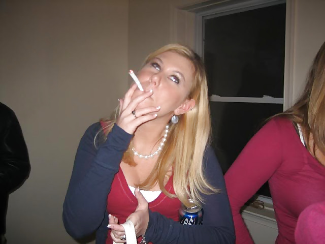 女性と煙草は、ハードオンを作る。
 #22964038