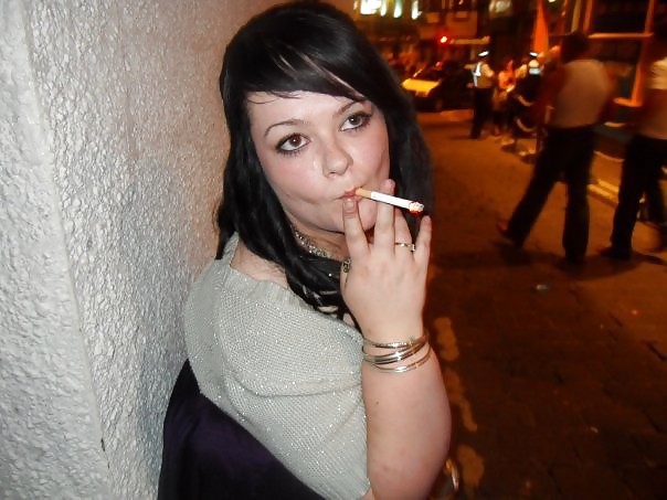 女性と煙草は、ハードオンを作る。
 #22964201