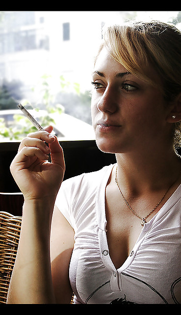 女性と煙草は、ハードオンを作る。
 #22964207
