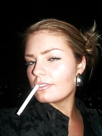 女性と煙草は、ハードオンを作る。
 #22964245