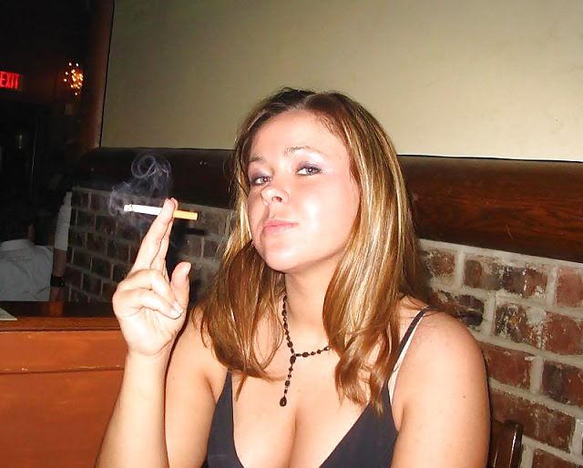 女性と煙草は、ハードオンを作る。
 #22964313