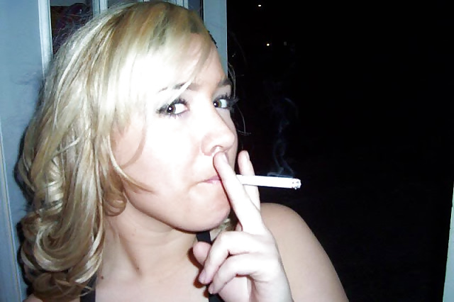 女性と煙草は、ハードオンを作る。
 #22964319