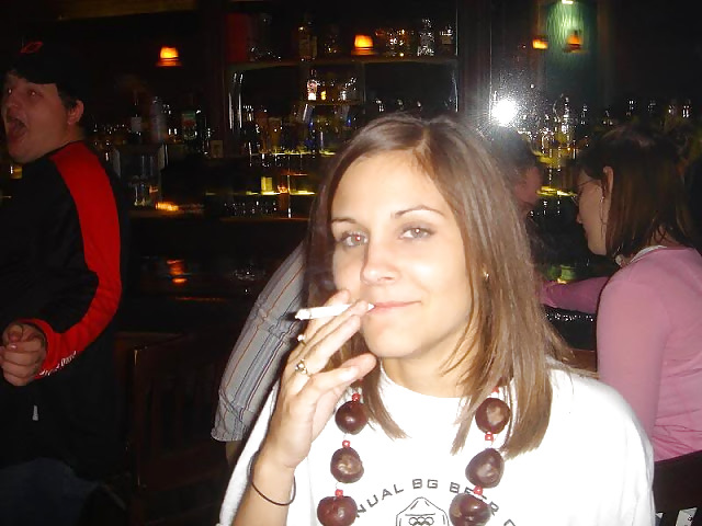 女性と煙草は、ハードオンを作る。
 #22964408