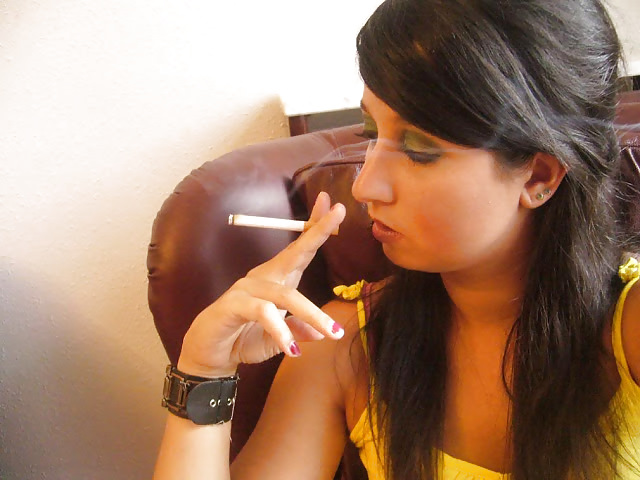 女性と煙草は、ハードオンを作る。
 #22964945
