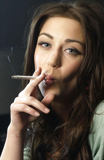 女性と煙草は、ハードオンを作る。
 #22964992