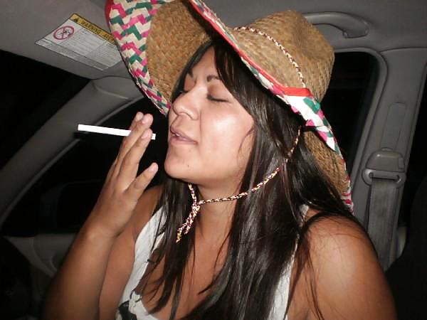 女性と煙草は、ハードオンを作る。
 #22965318