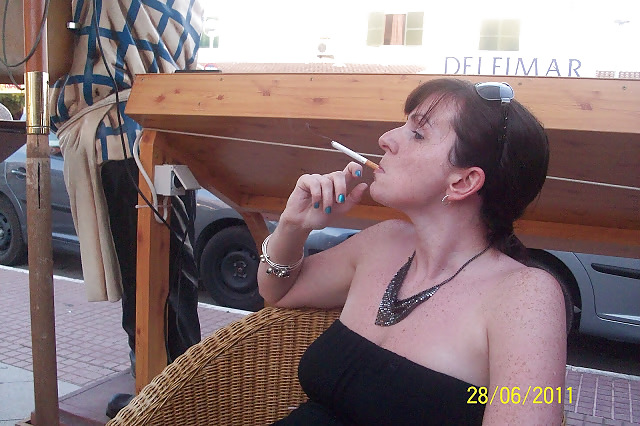 女性と煙草は、ハードオンを作る。
 #22965441