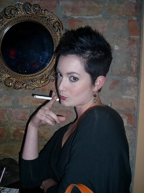 女性と煙草は、ハードオンを作る。
 #22965506