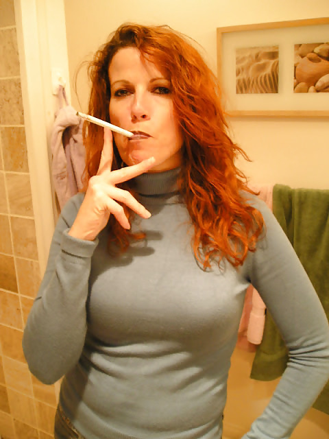 女性と煙草は、ハードオンを作る。
 #22965548