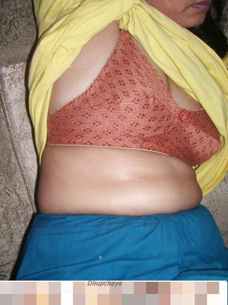 SHE IS INDIAN HOUSE WIFE AND LOOKI HER HOT BODY #24161005