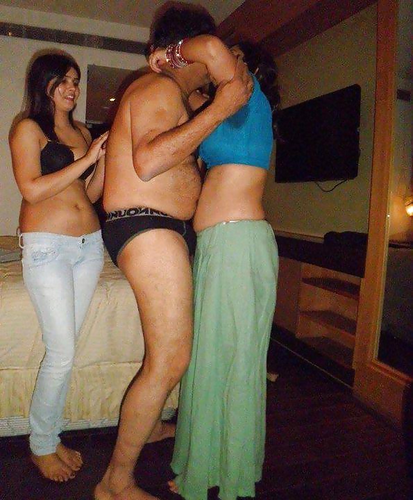 Masti me bhabhi
 #34540865