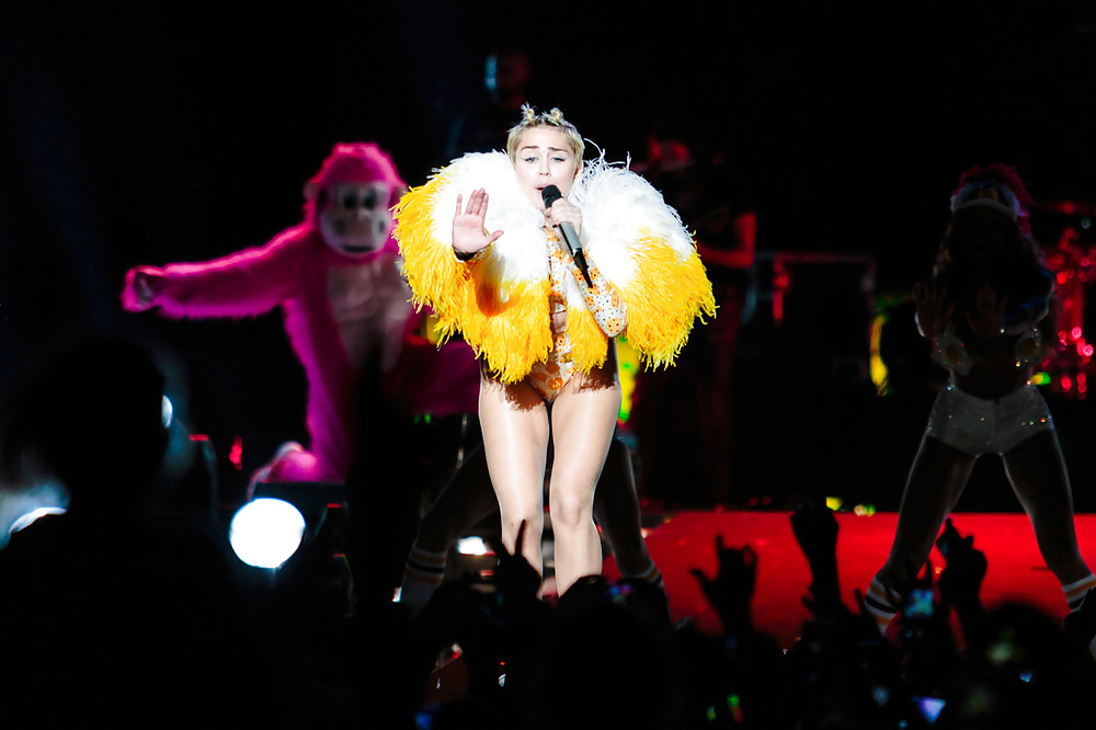 Miley Cyrus - Serré Teen Salope Pour Une Baise Rude #31199045