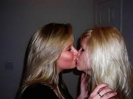 Ragazze che baciano le ragazze che amo guardare
 #33772772