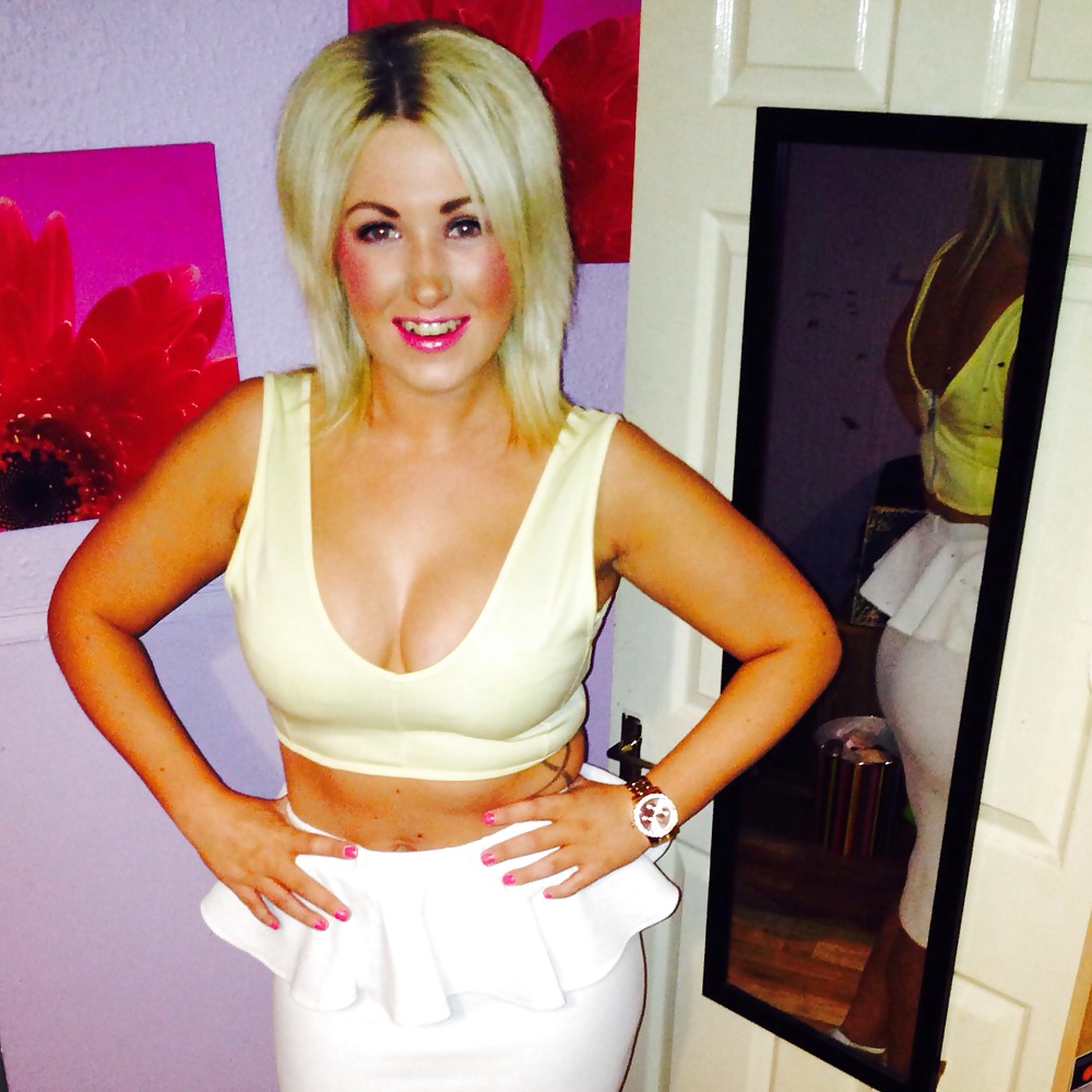 セクシーに着飾った8人
 #38670575