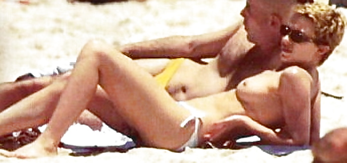 Kylie minogue reale topless o quasi nudo pics
 #24938366