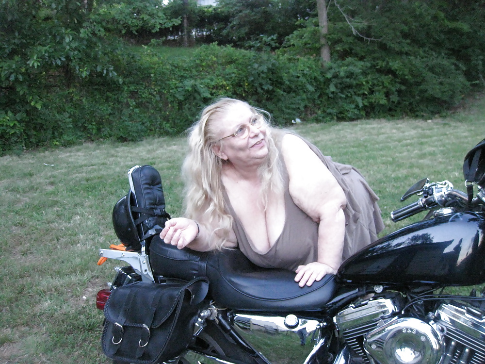 A good frend let me do pics on his bike in my new back yard3 #28712518