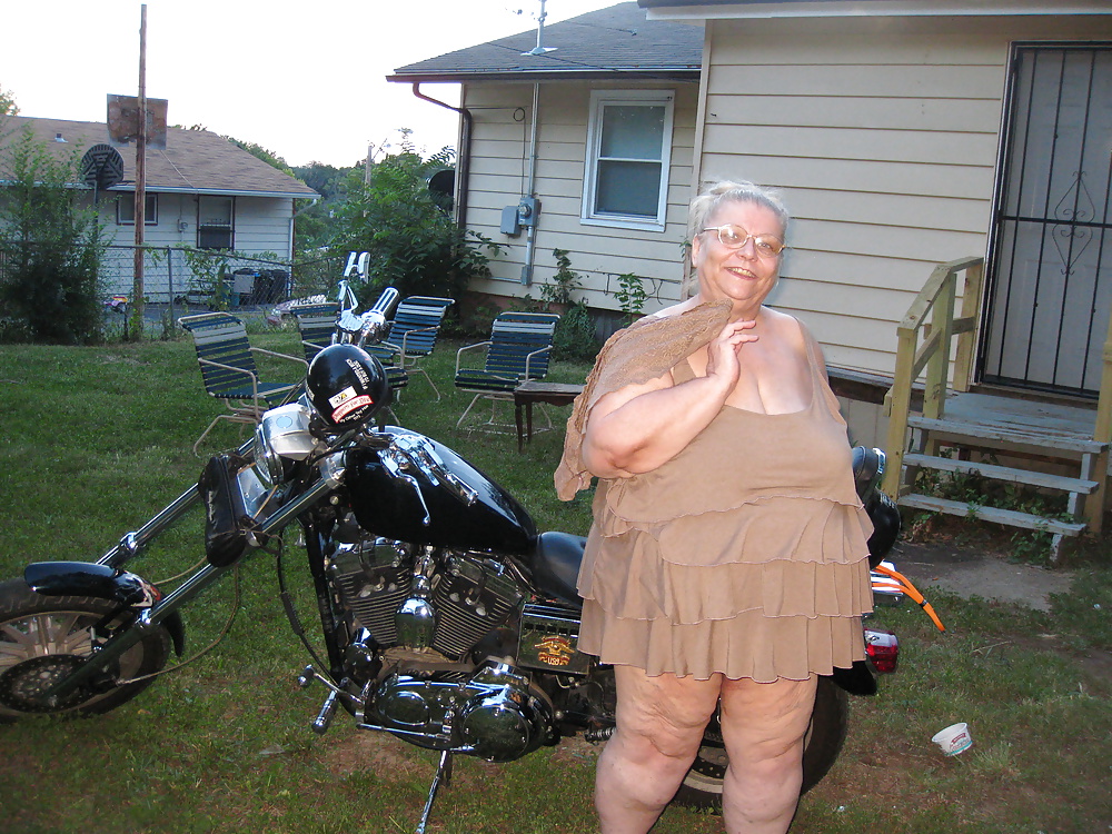 A good frend let me do pics on his bike in my new back yard3 #28712582