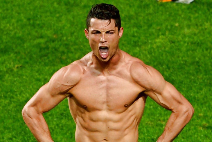 Cristiano Ronaldo presumio cuerpazo en la Champions #29109395