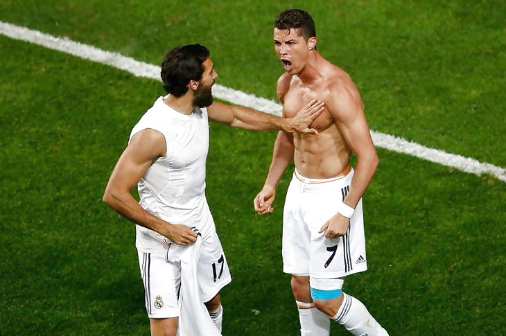 Cristiano Ronaldo presumio cuerpazo en la Champions #29109400