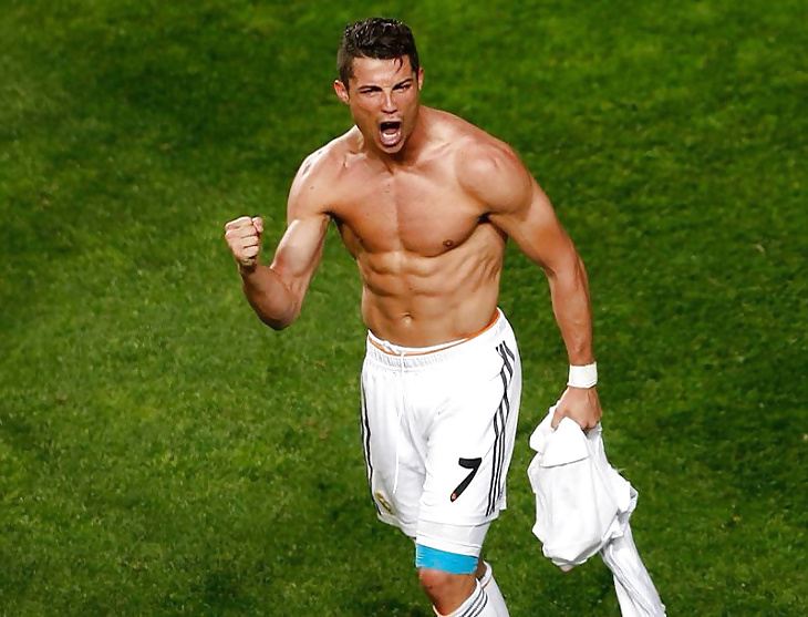 Cristiano Ronaldo presumio cuerpazo en la Champions #29109413