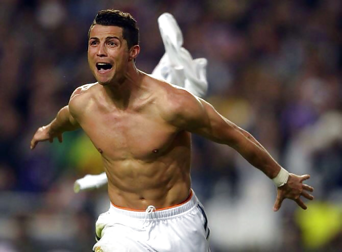 Cristiano Ronaldo presumio cuerpazo en la Champions #29109417