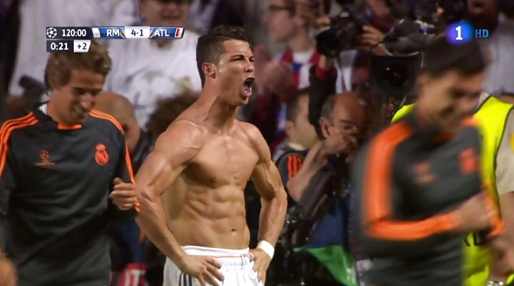 Cristiano Ronaldo presumio cuerpazo en la Champions #29109437