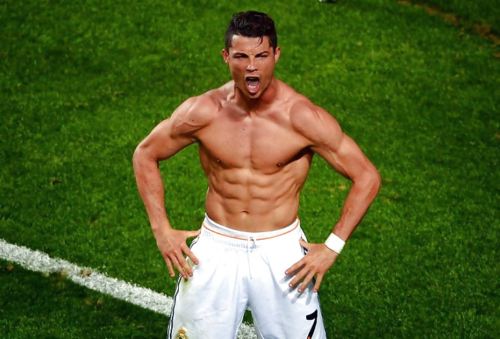Cristiano Ronaldo presumio cuerpazo en la Champions #29109440